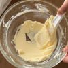 【混ぜて焼くだけ】桜パウンドケーキ🌸ジュワっと食感♪の工程1