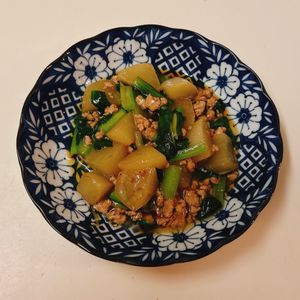 りんの作ってみた!投稿(大根消費で節約＆ヘルシー🥰大根と小松菜のたっぷり鶏そぼろ餡)