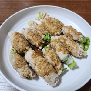 とももの作ってみた!投稿(簡単すぎる！レンジで【レタスの豚バラ巻き】ごまポン酢だれ♡)