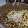 【スパゲッティ・アッラ・ネラーノ】ズッキーニとチーズでの工程5