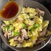 ごはんが止まらない!春キャベツと豚バラのガリバタふわ玉炒めの工程4