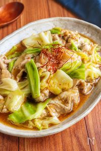 節約&簡単おかず♪【豚こまキャベツのピリ辛とろとろ中華煮】