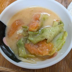 れいかの作ってみた!投稿(レタスとトマトのサンラータン)