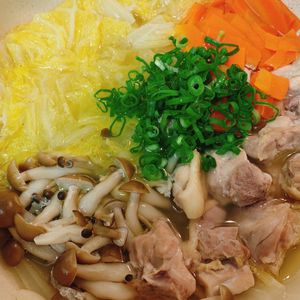 りんの作ってみた!投稿(白菜の大量消費に！鶏もも肉と白菜しめじのうまつゆ鍋)