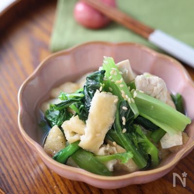 下茹で無し！＼5分でできる♪／小松菜と鶏の煮びたし