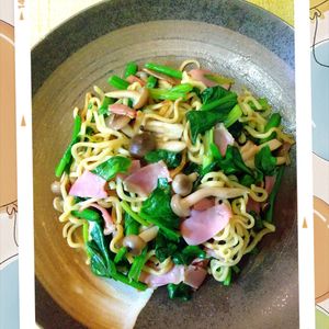 チョロリスの作ってみた!投稿(ほうれん草とベーコンのバター醤油焼きそば)