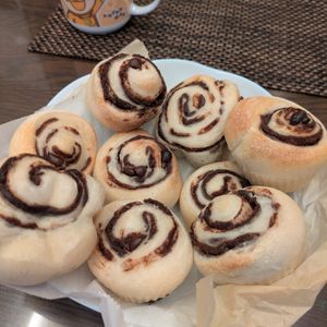 あやきょの作ってみた!投稿(電子レンジで作れるチョコシートで『チョコロール』)