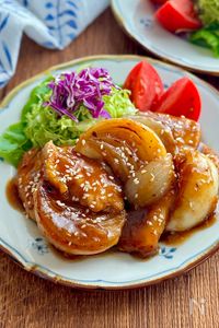 ごはんが進む♩鶏むね肉と玉ねぎのこく旨甘酢炒め