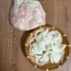 【鶏むね肉と玉ねぎの生姜焼き】ご飯が進む♪の下準備