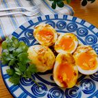 子供ウケもよいおつまみ卵♡半熟卵のカレーマヨ焼き