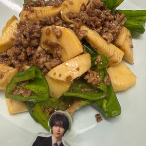 それぞれの作ってみた!投稿(行列の定食屋さんの🍚筍とピーマンのオイスター肉味噌炒め🤩)