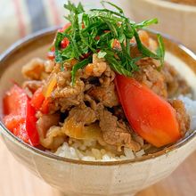 さっぱりコクうま！【トマトすき焼き丼】
