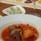 牛肉と野菜の白ワイン煮込み