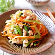 ずっと食べてられる♡『小松菜と人参と鶏そぼろの炒め煮』