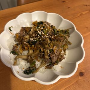 のんちゃんの作ってみた!投稿(ごま油香る舞茸と野菜たっぷりビビンバ風炒め)