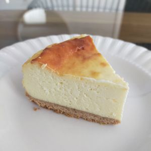 alfajorの作ってみた!投稿(【しっとり濃厚なめらか♡基本のチーズケーキ】簡単なのに絶品!)