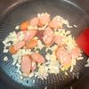 シャキシャキ美味しい！ウインナーとレタスのパラパラ炒飯の工程3