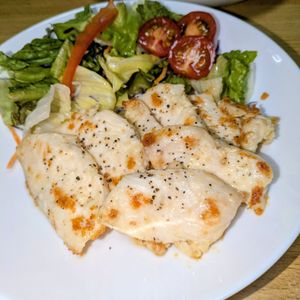 joe sanの作ってみた!投稿(簡単節約☆鶏むね肉のマヨチーズピカタ。)