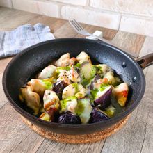 ワンパンで簡単【鶏肉となすのバジルソース炒め】
