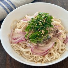 5分で完成！《サバ缶と新玉のぶっかけそうめん》