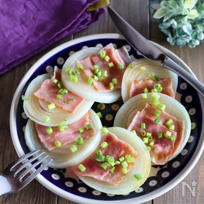 レンジで簡単!玉ねぎとベーコンのミルフィーユ蒸し