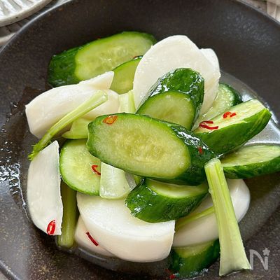 ニンニクがアクセント♪【かぶときゅうりの即席漬け】翌日も美味