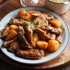 手羽先とじゃが芋のこく旨煮【マスタードでお肉柔らか！】