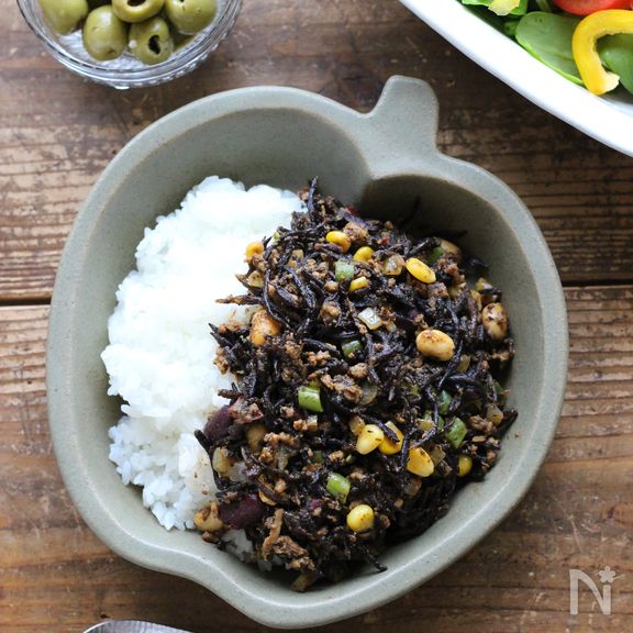 作り置きにも♪ヘルシー美味しいひじきの黒いドライカレー。