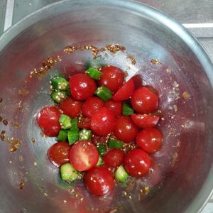 KUMIKOの作ってみた!投稿(オクラトマトのおかか和え)