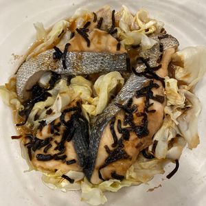 おかか昆布🍙の作ってみた!投稿(鮭とキャベツの重ね蒸し【#レンジ】)