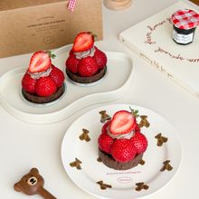 材料4つ 簡単いちごチョコタルト