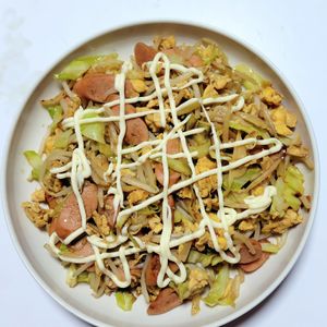 ふうかの作ってみた!投稿(もやしとウインナーと卵の🍚ぶっ濃いトンテキソース炒め🤩)