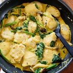 『鶏むね肉とほうれん草のカレークリーム煮』子どもも喜ぶ♡
