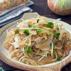 抱えて食べたい♡【新玉ねぎのさっぱりサラダ】