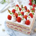 苺のスクエアケーキ