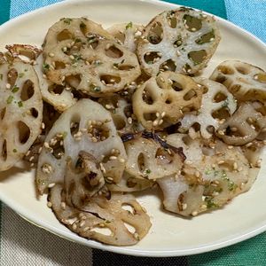 チョビの助の作ってみた!投稿(ごま油で美味しい「蓮根の塩炒め」)