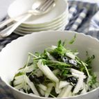 豆苗とわかめと梨のサラダ