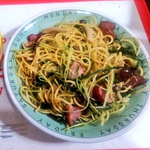 moの作ってみた!投稿(ベーコンきのことたっぷり水菜のペペロンチーノ)
