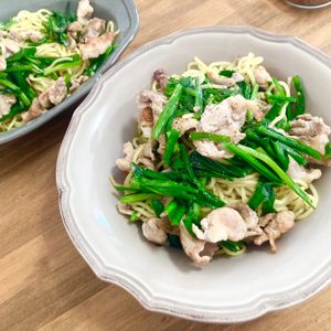 ゆかりの作ってみた!投稿(【豚肉ニラのにんにくだし焼きそば】食が進む！やみつき麺◎)
