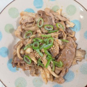 milkの作ってみた!投稿(【豚肉と舞茸のごま生姜だれ】風味豊かな甘辛だれ♪10分おかず)