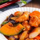 お肉柔らか旨味たっぷり♪こま切れ肉で【揚げない夏野菜の酢豚】