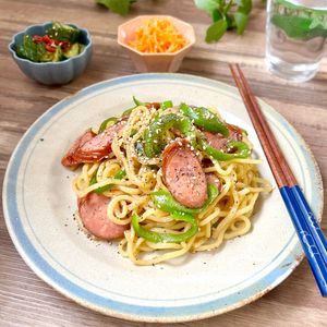のりのり🐾🎀🤍の作ってみた!投稿(【ウインナーピーマンのにんにく醤油焼きそば】お酒に合う♪)