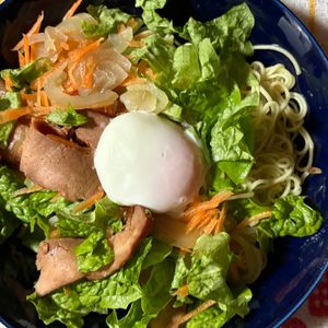 チョビの助の作ってみた!投稿(レタスたっぷりサラダラーメン)