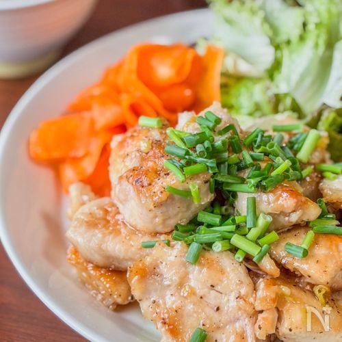 鶏むね肉を使ってヘルシーに!ガッツリねぎ塩チキン🐔