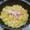 醤油味で食べる絶品　蟹チャーハンの工程5