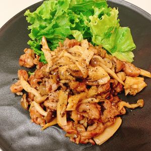 りんの作ってみた!投稿(豚肉とたっぷりきのこのにんにく醤油炒め)