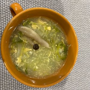 りんごの作ってみた!投稿(豆苗としめじのふわたまスープ)