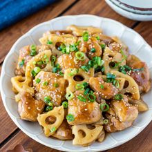 【お弁当やおつまみにも】鶏もも肉とれんこんの甘辛炒め