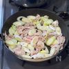 【出汁まで激うま】えび香るネギ豚うどんの工程4