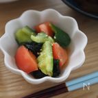 手軽に彩りを添えたいときに【トマトときゅうりのさっぱり和え】